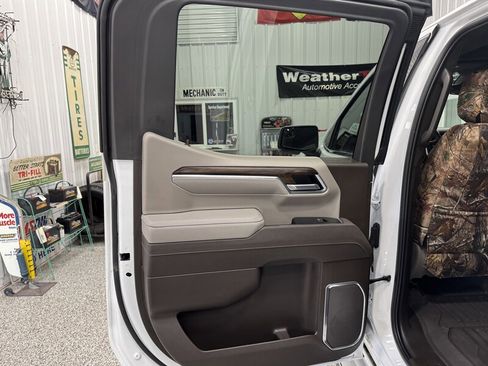 Used 2025 GMC Sierra 1500 SLT w/ SLT Premium Package image 16