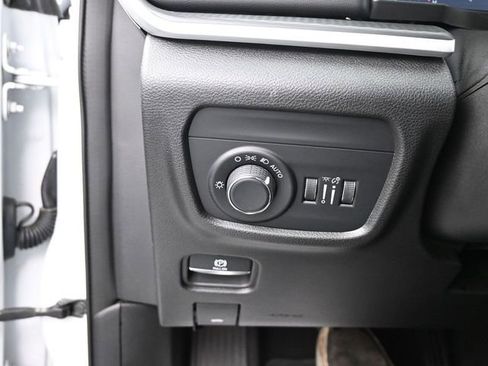 Used 2023 Jeep Grand Cherokee L Laredo image 37