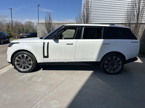 New 2026 Land Rover Range Rover Long Wheelbase SE AWD/4WD image 8