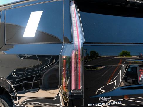 Used 2025 Cadillac Escalade ESV Sport Platinum w/ LPO, Floor Liner Package AWD/4WD image 17