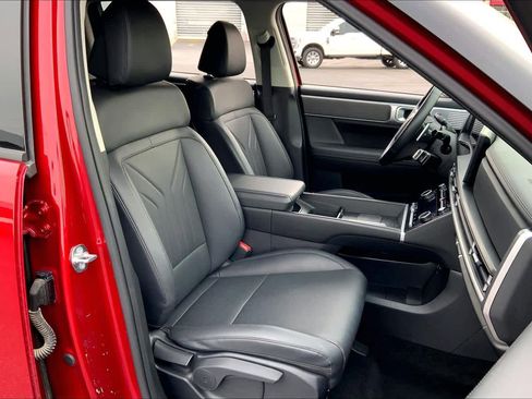 Used 2025 Hyundai Santa Fe SEL FWD image 9