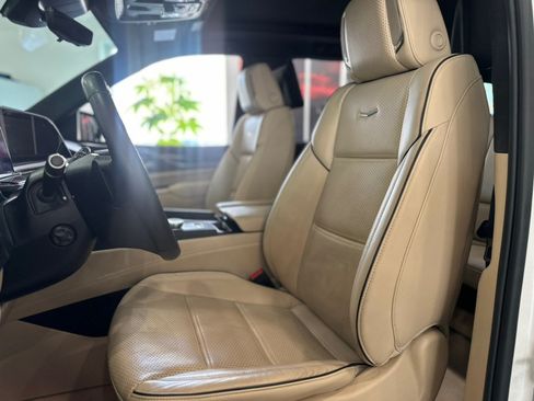 Used 2024 Cadillac Escalade Premium Luxury AWD/4WD image 15