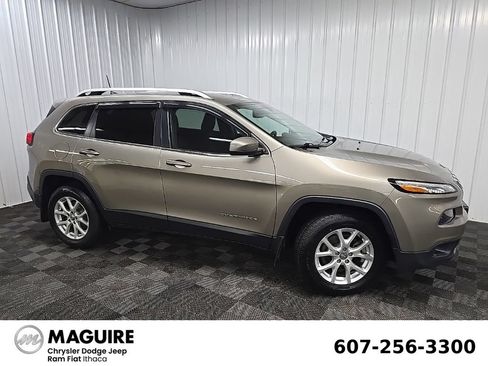 Used 2016 Jeep Cherokee Latitude w/ Cold Weather Group AWD/4WD image 1