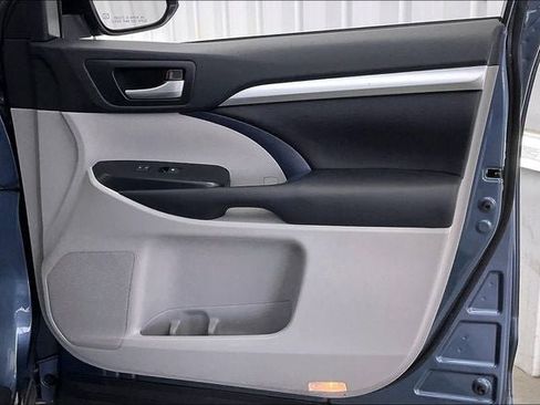 Used 2017 Toyota Highlander XLE image 22