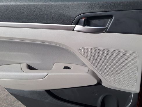 Used 2020 Hyundai Elantra SEL image 12