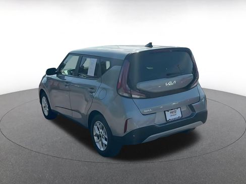 Used 2025 Kia Soul LX w/ LX Technology Package FWD image 9