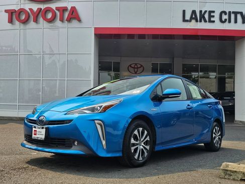 Certified 2020 Toyota Prius LE AWD/4WD image 3
