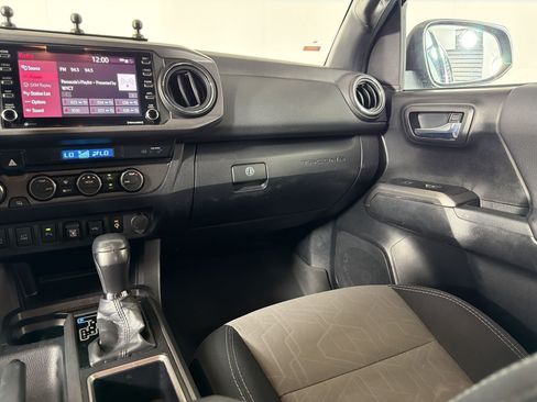 Used 2021 Toyota Tacoma TRD Off-Road w/ Technology Package AWD/4WD image 27