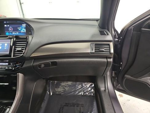 Used 2017 Honda Accord Touring image 37