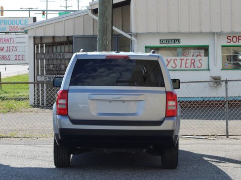 Used 2014 Jeep Patriot Latitude w/ Sun/Sound Group FWD image 7