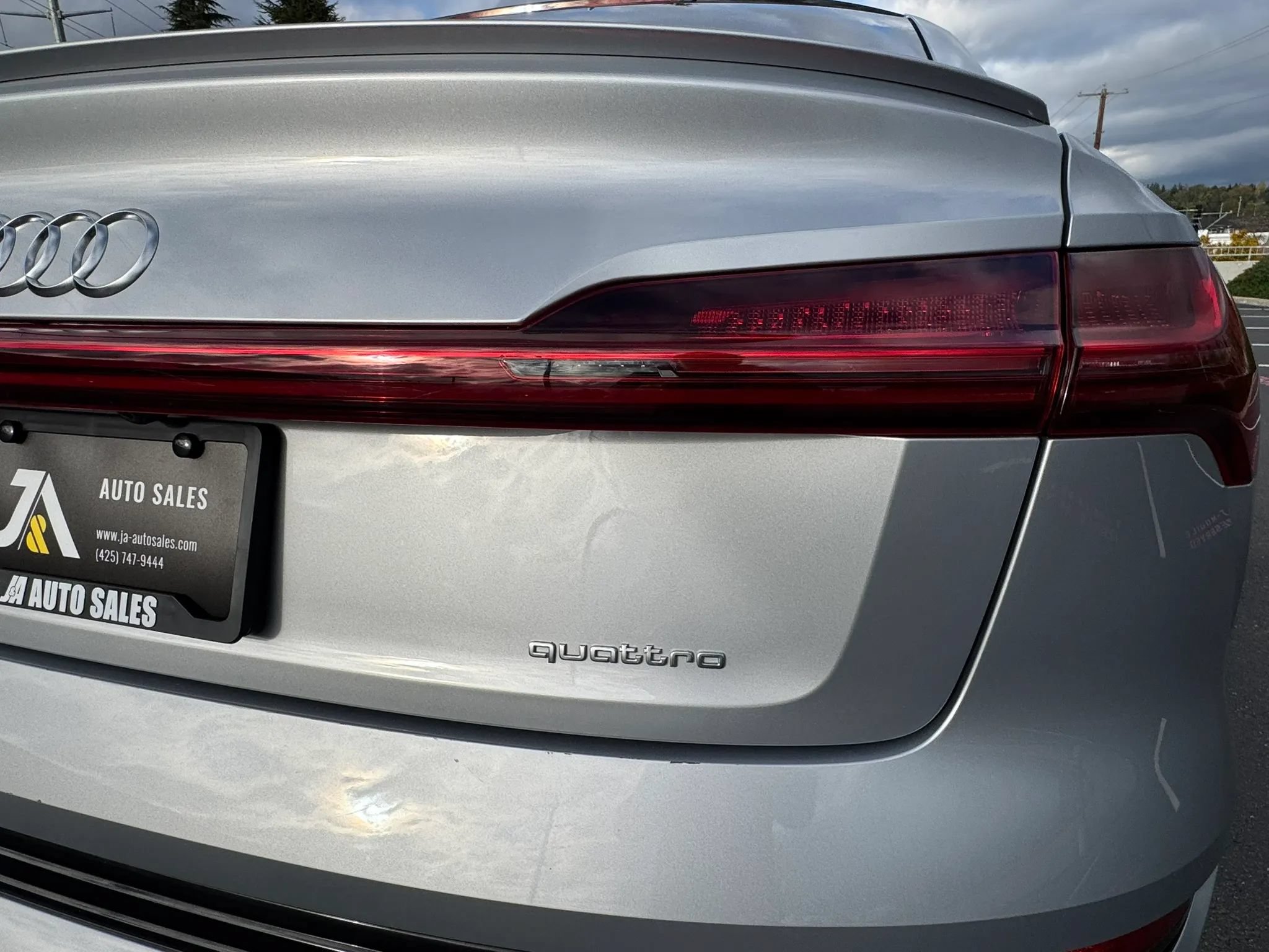 Used 2021 Audi e-tron Premium Plus w/ Premium Plus Package AWD/4WD image 18