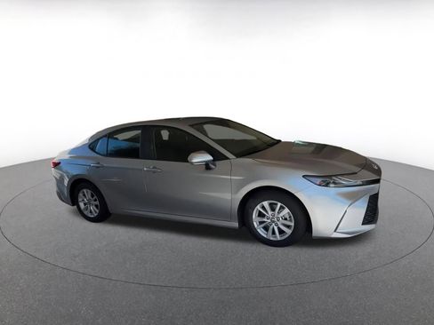 Used 2025 Toyota Camry LE image 2