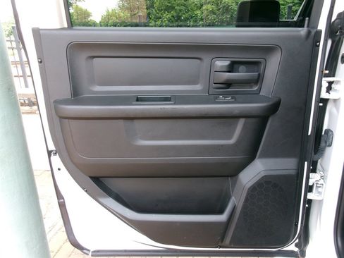 Used 2017 RAM 1500 Express RWD image 33