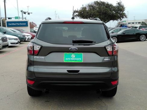 Used 2017 Ford Escape SE w/ SE Sport Appearance Package image 7