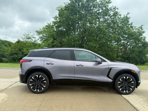 Used 2025 Chevrolet Blazer EV RS AWD/4WD image 2