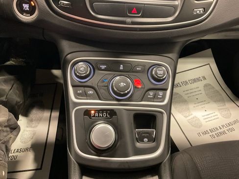 Used 2016 Chrysler 200 Limited FWD image 13
