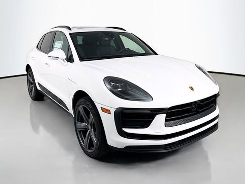 Certified 2026 Porsche Macan AWD/4WD image 7