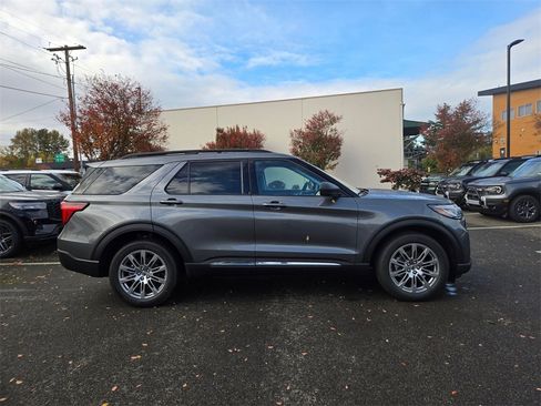 New 2025 Ford Explorer Active w/ Active Comfort Package image 4