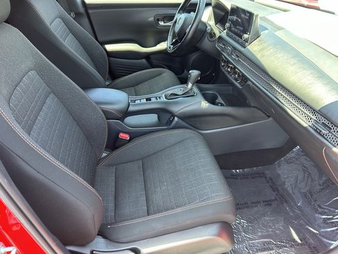 Certified 2025 Honda HR-V Sport image 9