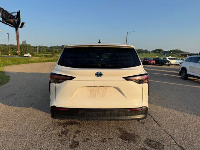Used 2023 Toyota Sienna LE AWD/4WD image 33