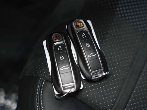 Used 2025 Porsche Cayenne Turbo GT AWD/4WD image 62