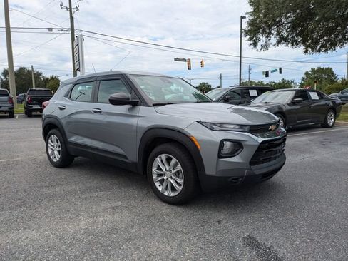 Used 2023 Chevrolet TrailBlazer LS FWD image 3