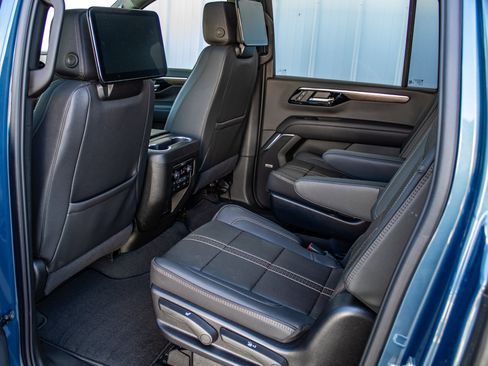 Used 2025 Chevrolet Suburban High Country image 26