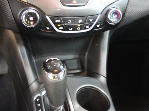 Used 2019 Chevrolet Cruze LT FWD image 20