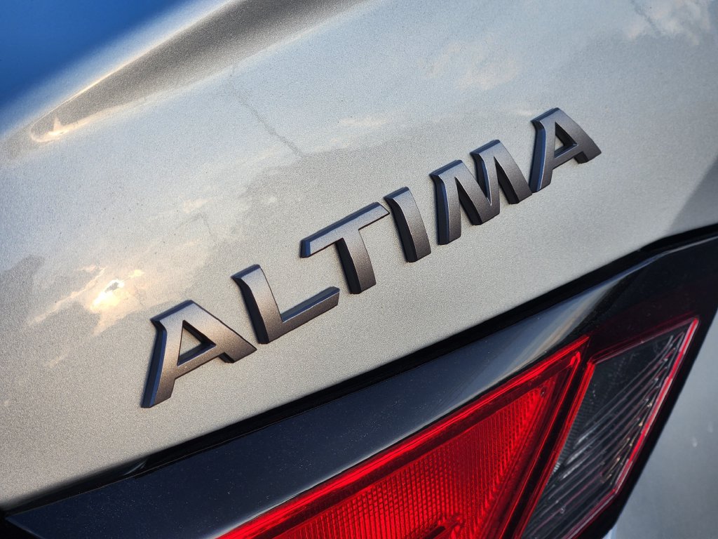 Used 2025 Nissan Altima 2.5 SV FWD image 12