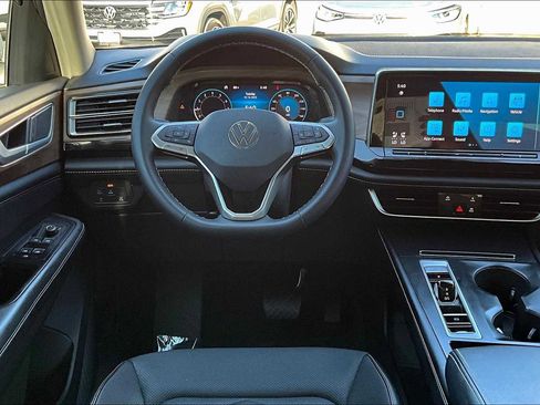 Certified 2024 Volkswagen Atlas SE image 10