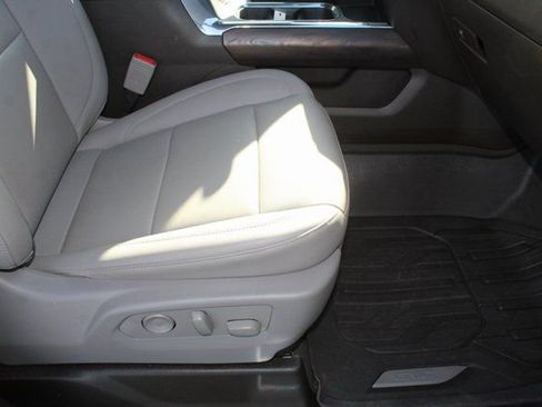 Used 2023 GMC Sierra 1500 SLT image 16