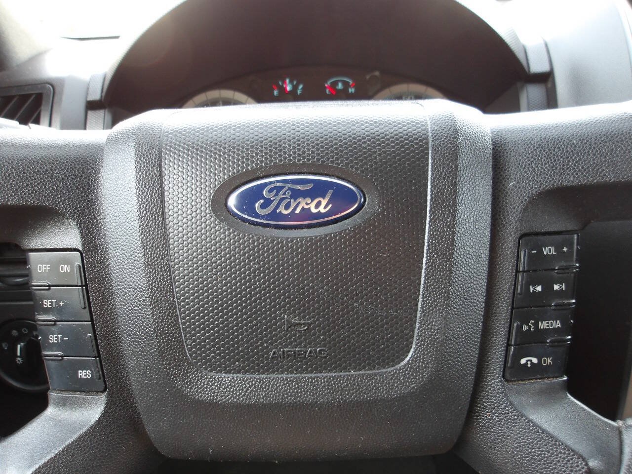Used 2010 Ford Escape XLT AWD/4WD image 16