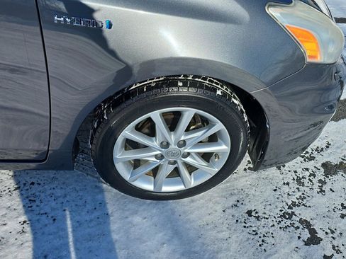 Used 2014 Toyota Prius V Five image 33