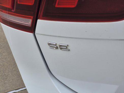 Used 2022 Volkswagen Tiguan SE R-Line FWD image 8