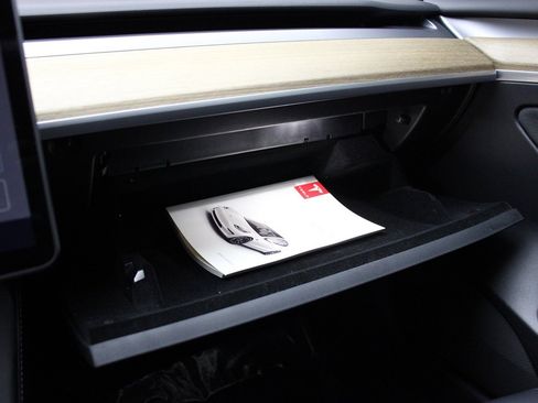 Used 2023 Tesla Model 3 Standard Range image 21