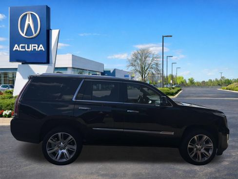 Used 2020 Cadillac Escalade Luxury AWD/4WD image 7