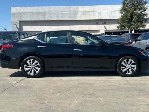 Used 2024 Nissan Altima 2.5 S FWD image 9