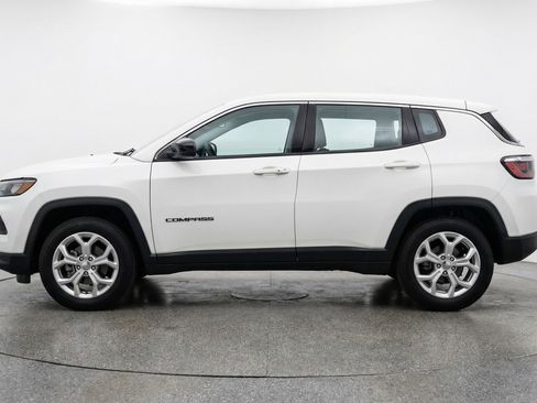 Used 2025 Jeep Compass Latitude AWD/4WD image 5