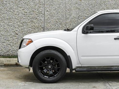 Used 2021 Nissan Frontier SV w/ Midnight Edition Floor Mats image 16