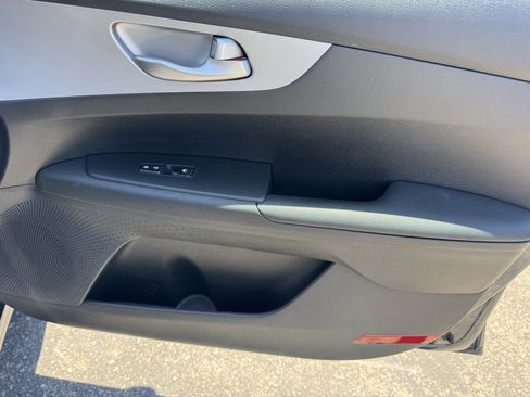 Used 2024 Kia Forte LXS FWD image 9