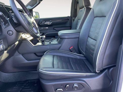 Used 2025 GMC Sierra 1500 AT4X AWD/4WD image 9