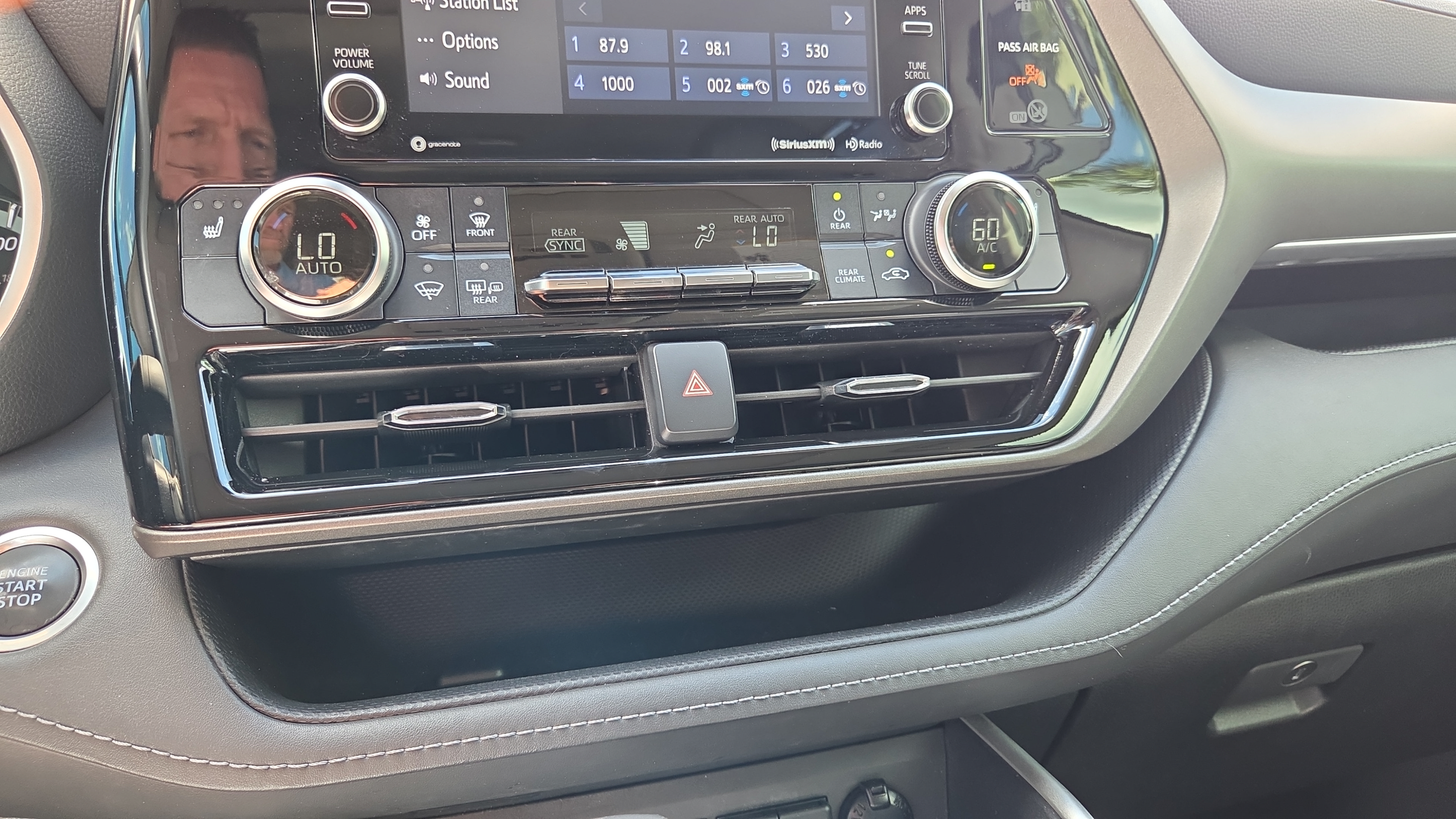 Certified 2021 Toyota Highlander XLE FWD image 24