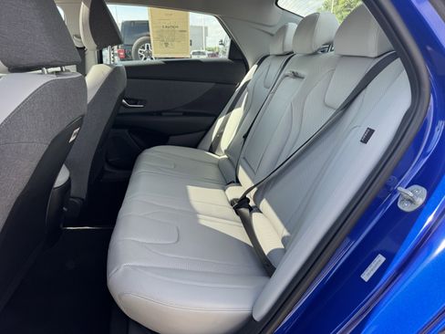 Used 2025 Hyundai Elantra Limited FWD image 31