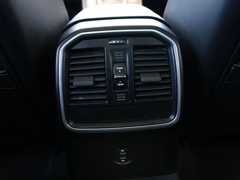 Used 2021 Porsche Macan AWD/4WD image 35