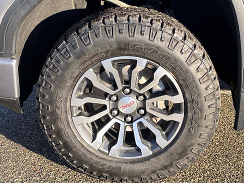 Certified 2022 GMC Sierra 1500 AT4 w/ AT4 Premium Package image 8