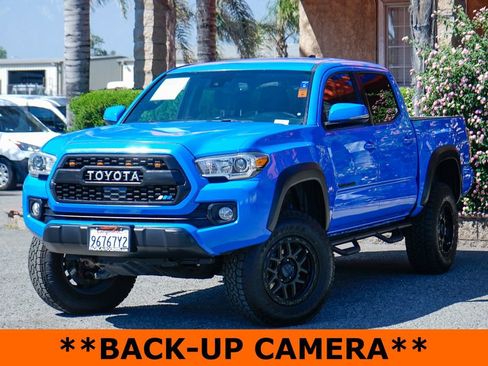 Used 2020 Toyota Tacoma TRD Off-Road w/ Technology Package AWD/4WD image 4