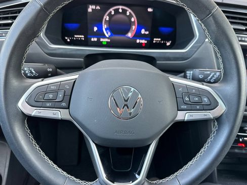 Used 2022 Volkswagen Tiguan SE AWD/4WD image 25