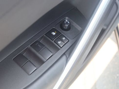 Used 2022 Toyota Corolla Cross XLE w/ Convenience Package AWD/4WD image 22