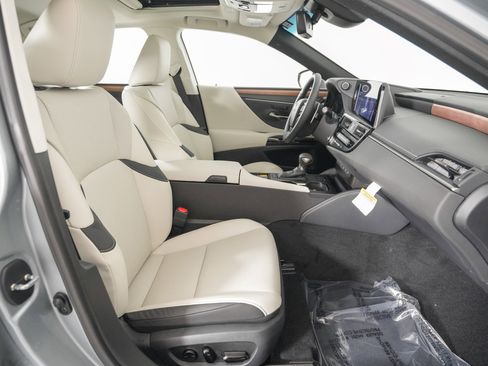 New 2025 Lexus ES 350 w/ Premium Package image 17