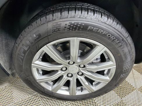 Used 2023 Cadillac XT4 Premium Luxury FWD image 20